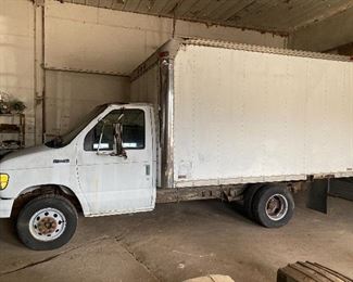 1994 FORD BOX TRUCK WITH TOMMY LIFT  140K MILES
