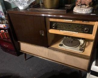 Korting  Stereo Console Telefunken turntable and Delmonico receiver. Yes.. The radio works and the bar is open. 