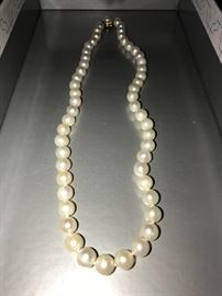 NATURAL PEARL NECKLACE WITH 14K CLASP