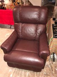BROWN LEATHER RECLINER CHAIR BY LAZYBOY
