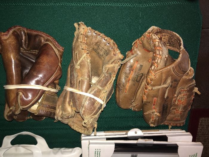 baseball gloves 1950s