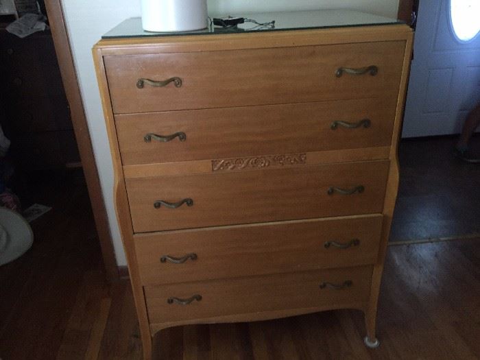 r-was dresser with glass top