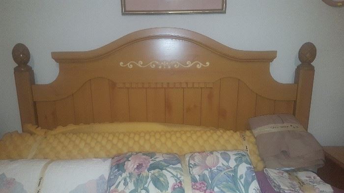 Pineapple Headboard with Footboard, Queen Size. The Dresser, Mirror & Night Stand in the Master Bedroom, matches this Headboard/Footboard.