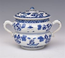 Chinese Small Blue and White Tureen
with cover
6 1/2" diameter, 4 1/4" high
Kangxi period    Bid on-line November 10th -15th at www.fairfieldauction.com