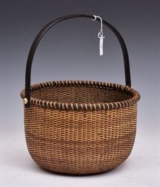 Nantucket Handled Basket
10" diameter, 7" high
unsigned