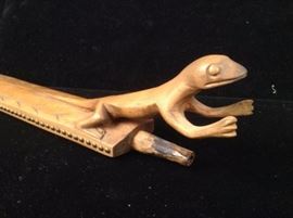 Wood Effigy Pipe Lizard 