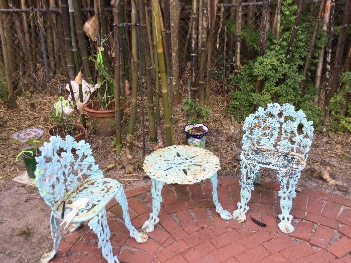 Garden furniture-
Cast Iron Grape Vine Chair & Table set 1930’s 