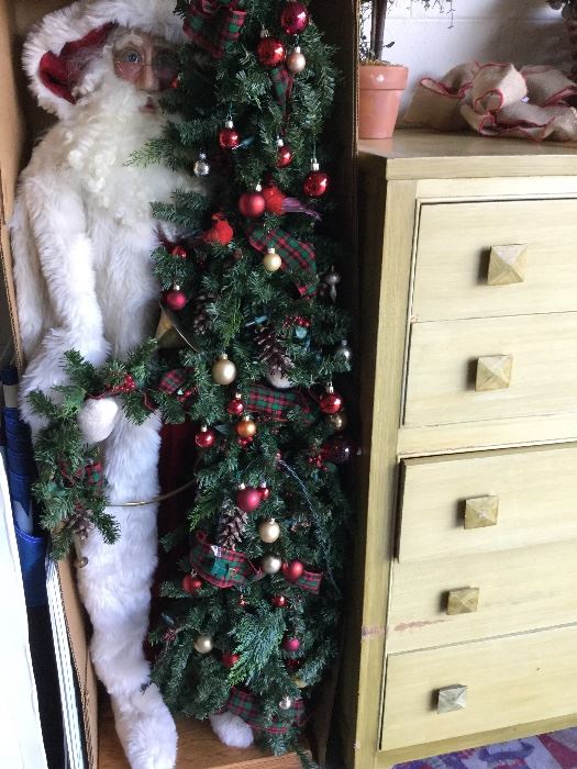 Fab. 4’ Santa and lighted tree.