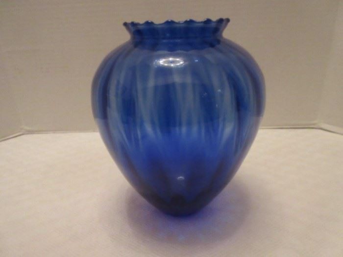 Gorgeous Princess House blown and colored glass vase