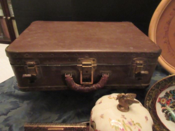 Very vintage suitcase, travelling sales persons briefcase and demo kit