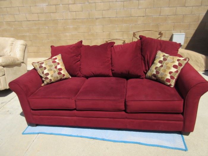 Burgandy couch in good condition