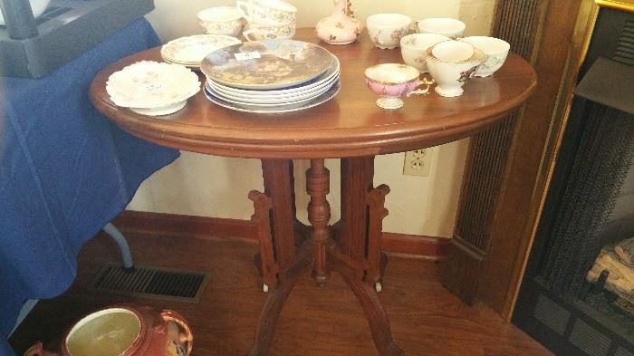 Small Victorian parlour table