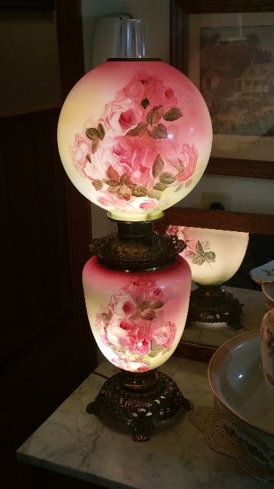 Another beautiful Gone with the wind lamp