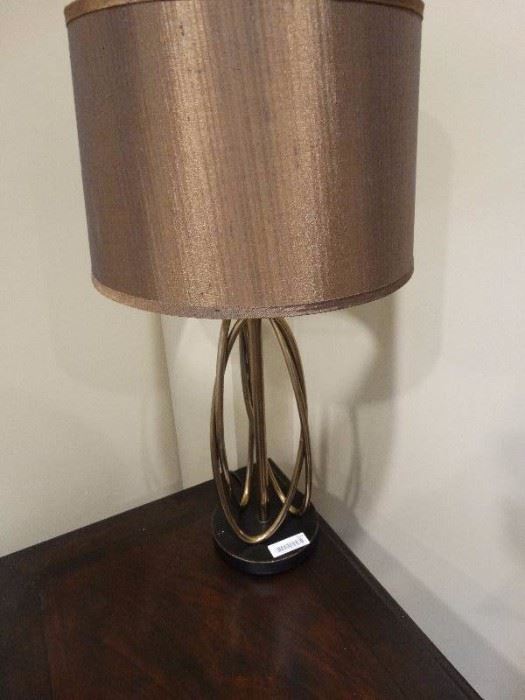 Nice modern style table lamp w/ shade