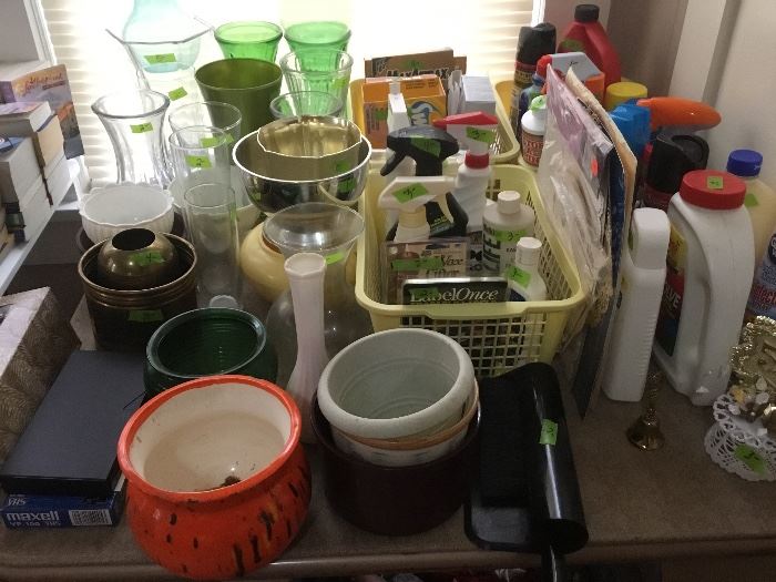 Vases, flower pots, miscellaneous cleaning supplies