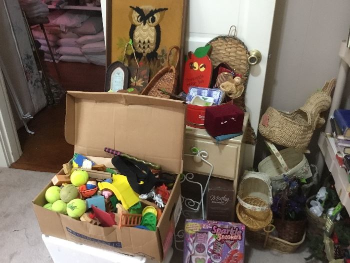 Love the owl picture - toys, baskets, small chest