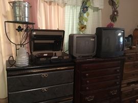 Decor, 2 TV’s and another chest