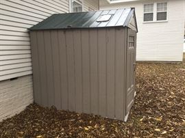 Rubbermaid building for sale - skylight on each side