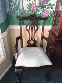 THOMASVILLE CHIPPENDALE MAHOGANY TABLE AND BALL / CLAW FEET CHAIRS