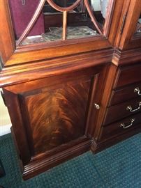 THOMASVILLE CHIPPENDALE MAHOGANY CHINA CABINET 