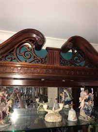 THOMASVILLE CHIPPENDALE MAHOGANY CHINA CABINET 