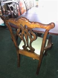 THOMASVILLE CHIPPENDALE MAHOGANY TABLE AND BALL / CLAW FEET CHAIRS