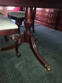 THOMASVILLE CHIPPENDALE MAHOGANY TABLE AND BALL / CLAW FEET CHAIRS