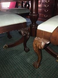 THOMASVILLE CHIPPENDALE MAHOGANY TABLE AND BALL / CLAW FEET CHAIRS