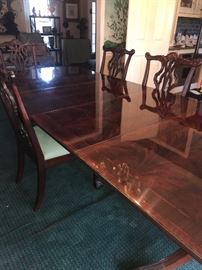 THOMASVILLE CHIPPENDALE MAHOGANY TABLE AND BALL / CLAW FEET CHAIRS