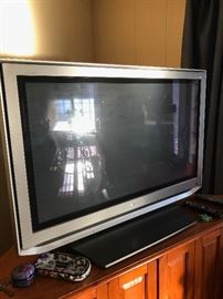 TOSHIBA FLATSCREEN TV 