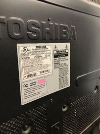 TOSHIBA FLATSCREEN TV 