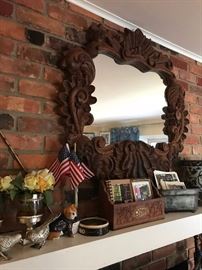 WOODEN SHELL MIRROR