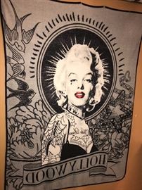 LARGE HOLLYWOOD MARILYN MONROE BLANKET