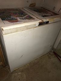 VINTAGE FREEZER-WORKS!