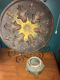 LARGE METAL PLATE WITH STAND