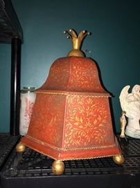 METAL LIDDED BOX