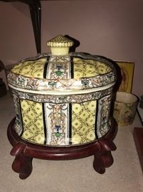 ASIAN HAND-PAINTED OVAL JAR WITH LID ON WOODEN STAND