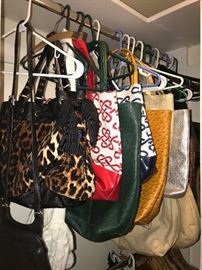 WOMENS HANDBAGS AND ACCESSORIES