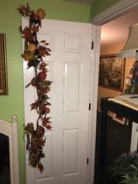 AUTUMN / FALL DECORATIONS