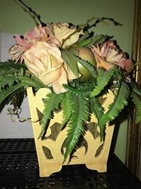 SILK FLOWERS ARRANGEMENT 