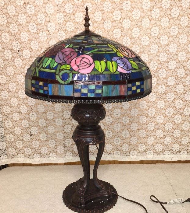 Large lamp with Tiffany-style shade and box, never used