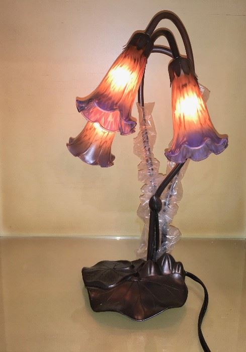 Tiffany three-light desk lamp, illuminated