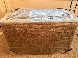 Wicker nesting-trunk set with original box