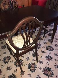 ANTIQUE EARLY AMERICAN MAHOGANY TABLE WITH 6 CHAIRS