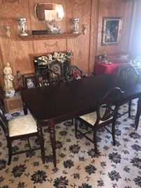 ANTIQUE EARLY AMERICAN MAHOGANY TABLE WITH 6 CHAIRS