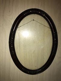 ANTIQUE OVAL PICTURE FRAME