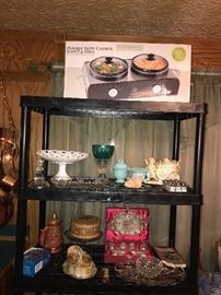 GLASSWARE / MILK GLASS / TEASETS