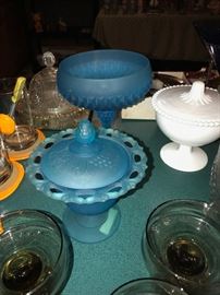 VINTAGE BLUE FOOTED BOWLS