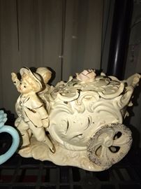 VINTAGE CARRIAGE SUGAR BOWL