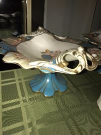 ANTIQUE GOLD PAINTED FOOTED BOWLS